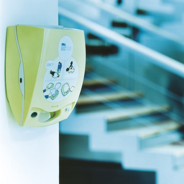 ZOLL AED Plus -defibrillaattorin seinäteline