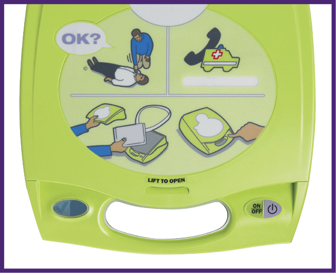 1. Aseta defibrillaattori tasaiselle alustalle eteesi